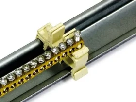 Triton zemniaci modul na lište C-profilu určený pre montáž na 19+ vertikály (RAX-MS-X84-X1)