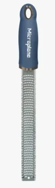 Microplane Premium Classic džínsovo-modrá / jemné strúhadlo / 32.5 cm / nerezová oceľ (46223)