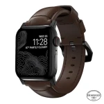 Nomad Traditional Band kožený remienok s čiernymi detailmi pre Apple Watch Ultra (49mm) 8/7 (45mm)/6/SE/5/4 hnedá (NM1A4RBT00)