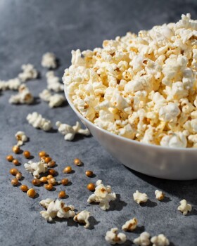 Vilgain Popcorn do mikrovlnky BIO – solený zo žltej kukurice 90 g