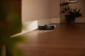 Roborock Qrevo 5AE čierna / Robotický vysávač / 60 W / vysávanie a mopovanie / 12000 Pa / 5200 mAh / 64 dB (QRSP52-00)