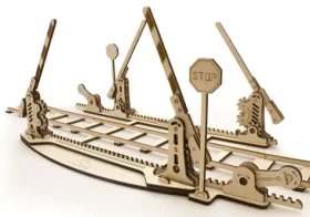 Ugears 3D drevené mechanické puzzle Železničný prejazd s 4 m koľají