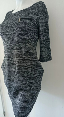 Dámske svetrové šaty 84282 tmavo šedá žíhaná - Moon M