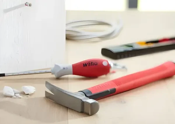 Wiha 42071 červená / Kladivo pre elektrikárov / hlava 300 g / dĺžka 283 mm / protišmyková rukoväť (42071)