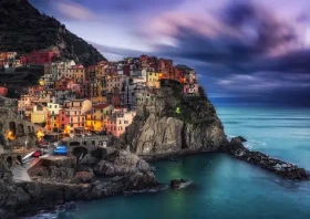 ENJOY Puzzle Manarola za súmraku, Cinque Terre, Taliansko