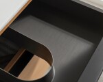 CERANO - Kúpeľňová skrinka Velora - dub medový, úchytka čierna + umývadlo z lit. mramoru Ovo - čierna matná - 80,5x58x46,5 CER-979972