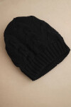Dámska zimná čiapka s vlnou a štrukturálnou pleteninou K432 čierna UNI
