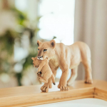 Safari Ltd. Safari Ltd. Figúrka - Levica s mláďaťom
