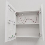 REA - Zrkadlová skrinka s LED osvetlením M1011-60 60x70 REA-M0100