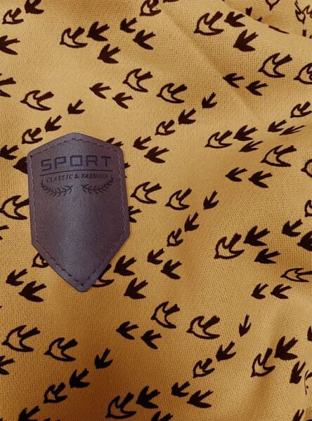 Žltá mikina s kapucňou so vzorom lastovičky (2309) odstíny žluté 46