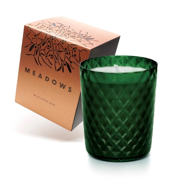 MEADOWS Vonná sviečka Meadows Mistletoe Kiss 200 g