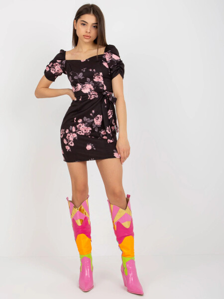 Dámske šaty LK SK 508641.29 Čierne s ružovým vzorom - FPrice 42 černá s růžovou