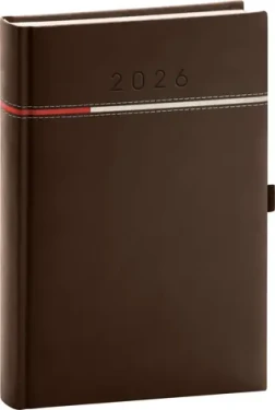 NOTIQUE Denný diár Tomy 2026 hnedo-červený / 15 x 21 cm (PGD-DA5TO-6566)