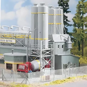 Piko 61131 Authentic Edition - Vedľajšia budova so zásobníkmi betonárne