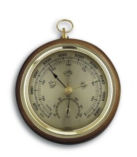 TFA 45.1000.01 - Barometer s teplomerom 108 mm na zavesenie - dub (TFA45.1000.01)