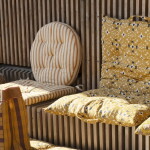 MADAM STOLTZ Okrúhly sedák na stoličku Stripes Off white / Dark honey Ø 45 cm