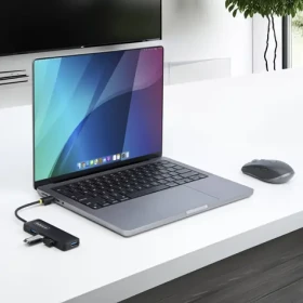 StarTech čierna / USB-C húb / 4 porty / 5 Gbps / napájaný (H5C4A-USB-HUB)