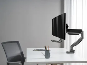 Equip 650162 strieborná / Stolný držiak pre 3 monitory / 17-27" / nosnosť 6 kg / VESA 100x100 mm / 360° (650162)