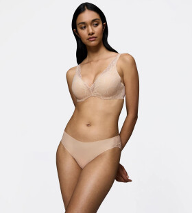 BODY MAKE-UP ILLUSION LACE - Vyztužená podprsenka s pohodlným drôtom pre lepší dekolt Triumph NUDE BEIGE 85D