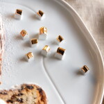 Räder Porcelánový tanier Stories Village Gold 32 cm