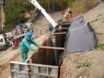 Drenážny geokompozit s geotextíliou a fóliou – Interdrain GMFL 4 - hrúbka 4 mm; geotextília 120 g/m² - 2×50 m [100 m²]