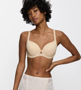 Triumph - Wild Rose Sensation: tvarovacia podprsenka s košíčkom Spacer Cup Triumph NUDE BEIGE 75F
