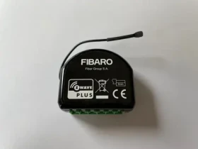 Fibaro Dvojitý spínací reléový modul 2 (vstavaný) / 2x 1.5 kW / Z-Wave Plus (FIB-FGS-223-ZW5)