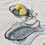 Ib Laursen Sklenený tanierik v tvare ryby Dark Blue Large