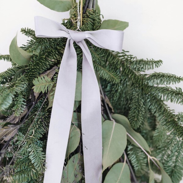 Bella Rose Zamatová stuha 3 cm – šedá (9 m)