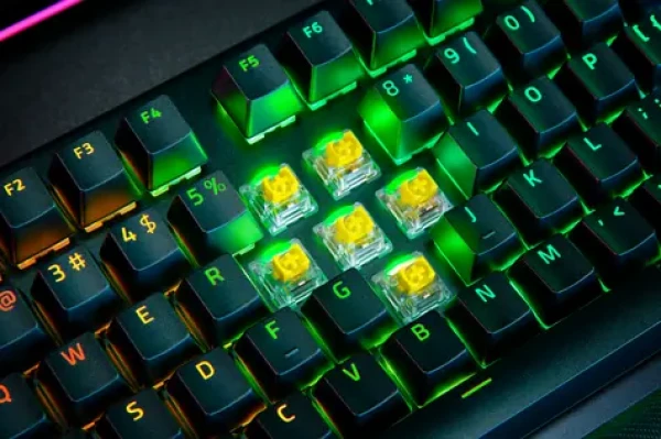 Razer BlackWidow V4 Pro Yellow Switch US čierna / Herná klávesnica / mechanická / Razer yellow / RGB / USB / US Layout (RZ03-04681800-R3M1)