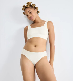 SLOGGI ZERO FEEL - Neviditeľné tangá s vysokým výstrihom od Sloggi SILK WHITE M