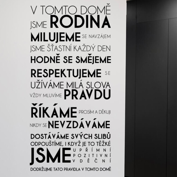 Veselá Stena Samolepka V tomto dome Farba: čierna, Veľkosť: 60 x 125 cm