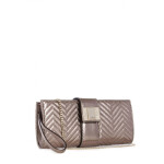 Outlet - GUESS kabelka Night Twist Wristlet pewter Sivá