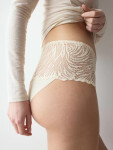 Vysoké nohavičky Pretty Micro Maxi01 v krémovej farbe Creamy Dream – TRIUMPH CREAMY DREAM S