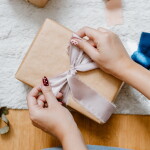 Bella Rose Saténová stuha 4 cm – Lilac (4,5 m)