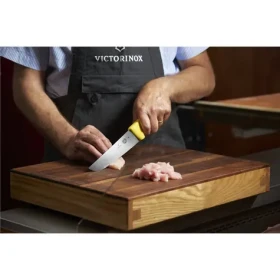 VICTORINOX Fibrox Porážací a mäsiarsky nôž žltý / Mäsiarsky nôž / 20 cm / hladké ostrie (5.5208.20)