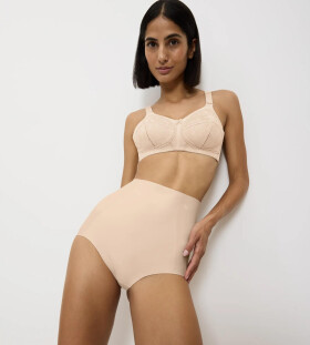 Triumph - Medium Tvarovanie: nohavičky s vysokým pásom pre hladkú siluetu Triumph NUDE BEIGE XL