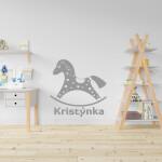 Veselá Stena Samolepka Hojdací koník s menom Farba: bílá, Veľkosť: 100 x 100 cm