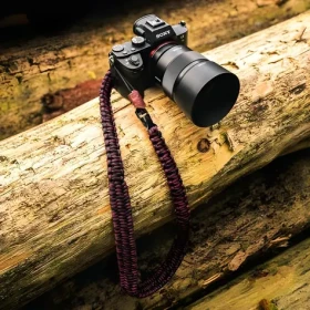 C-ROPE Traveler Red Dots / Popruh na fotoaparát / Paracord / 125 cm / nosnosť 40 kg (CRP-TRL-125-BLR)