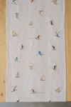 Fine Little Day Vyšívaný běhoun na stůl Skiers Nature 45 × 150 cm