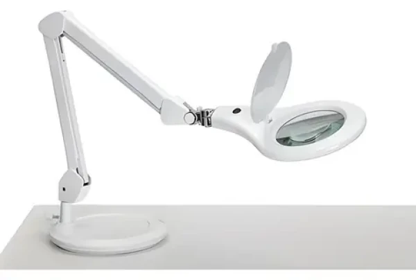 Maul Makro biela / Lupová stolná LED lampa / 3 dioptrie / 660 lm / výškovo nastaviteľná (8263602)