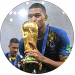 Jedlý papier Kilian Mbappé s víťaznou trofejou 19,5 cm - Pictu Hap - Pictu Hap