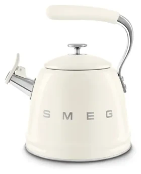 SMEG 50's Style WKF01CR krémová / Kanvica na sporák / 2,3 l / nerez / s píšťalkou (WKF01CR)