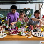 Helen b Porcelánový hrnček Sweater Hug 220 ml