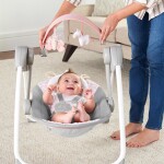 INGENUITY Hojdačka s melódiou Flora the Unicorn™ 0m+, do 9kg