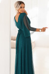 654-1 Dlhé lesklé plus size šaty s výstrihom a priehľadnými rukávmi - fľaškovo zelené UNI
