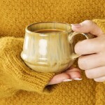 Ib Laursen Keramický hrnček Kalmar Mustard Blue Stripes 200 ml