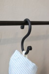 Chic Antique Kovový háčik Antique Coal 8 cm