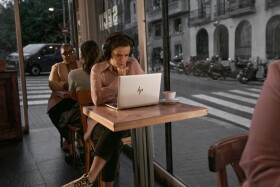 HP Notebook HP EliteBook X Flip G1i 14 B9ZX4ET Ultra 7 258V Touch 14" 2.5K 120Hz 32GB 512SSD W11Pro