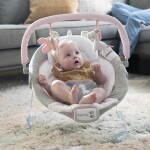 INGENUITY Lehátko vibrujúce s melódiou Flora the Unicorn™ 0m+, do 9kg